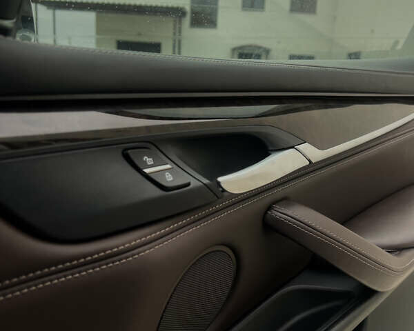 Сірий БМВ Х5, об'ємом двигуна 3 л та пробігом 220 тис. км за 19800 $, фото 21 на Automoto.ua