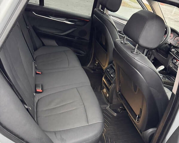 Серый БМВ Х5, объемом двигателя 3 л и пробегом 250 тыс. км за 25000 $, фото 15 на Automoto.ua