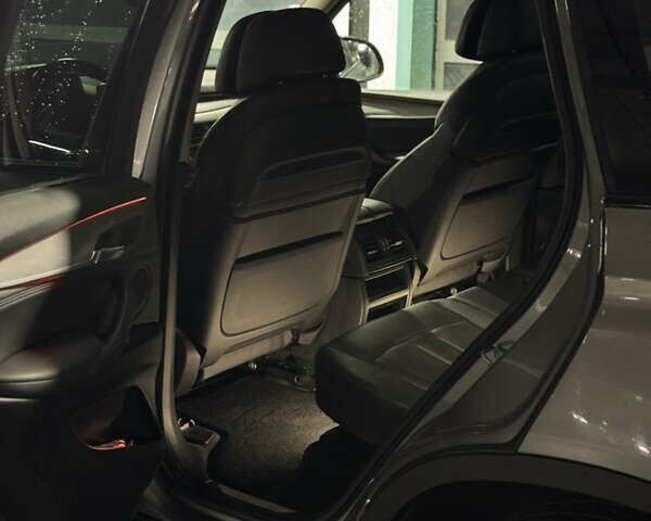 Сірий БМВ Х5, об'ємом двигуна 2.99 л та пробігом 302 тис. км за 27500 $, фото 13 на Automoto.ua