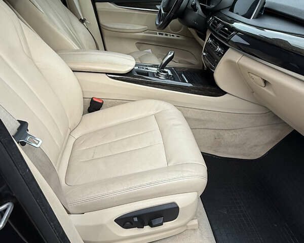 Серый БМВ Х5, объемом двигателя 2.98 л и пробегом 187 тыс. км за 25500 $, фото 12 на Automoto.ua