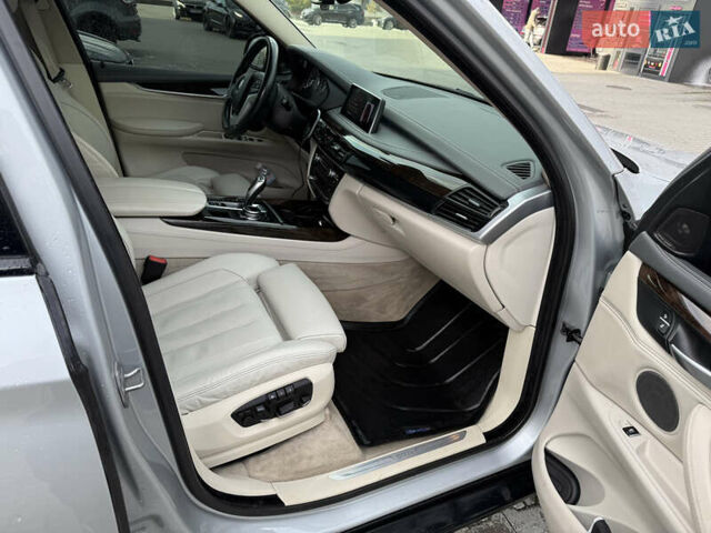 Серый БМВ Х5, объемом двигателя 2.98 л и пробегом 350 тыс. км за 18000 $, фото 10 на Automoto.ua