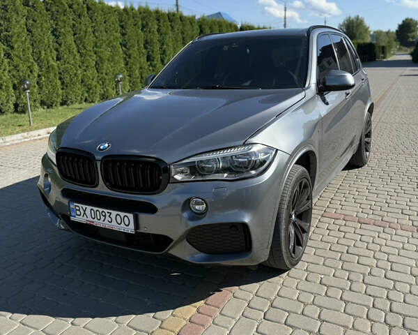 Серый БМВ Х5, объемом двигателя 3 л и пробегом 305 тыс. км за 28000 $, фото 2 на Automoto.ua