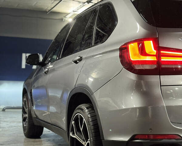 Сірий БМВ Х5, об'ємом двигуна 2.99 л та пробігом 302 тис. км за 27500 $, фото 6 на Automoto.ua