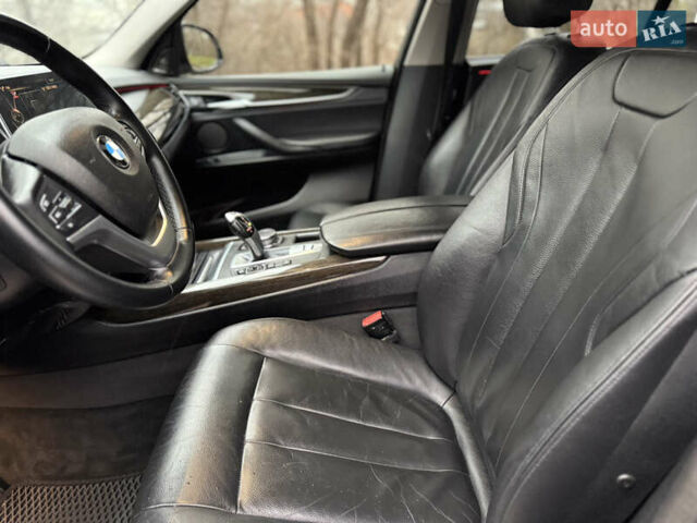 Серый БМВ Х5, объемом двигателя 3 л и пробегом 240 тыс. км за 19900 $, фото 11 на Automoto.ua