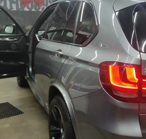 Серый БМВ Х5, объемом двигателя 3 л и пробегом 195 тыс. км за 26000 $, фото 2 на Automoto.ua