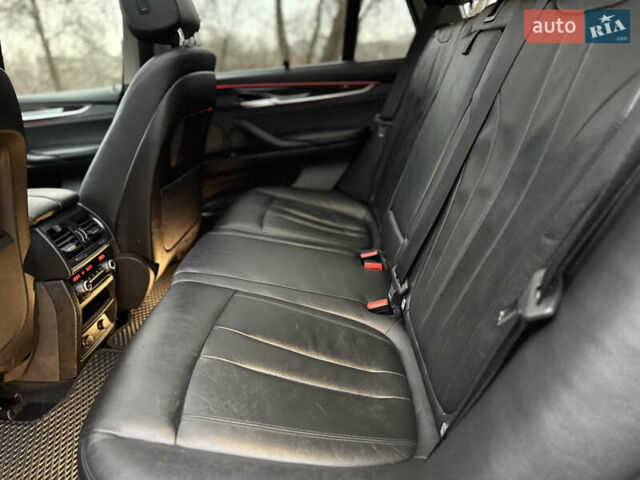 Серый БМВ Х5, объемом двигателя 3 л и пробегом 240 тыс. км за 19900 $, фото 14 на Automoto.ua