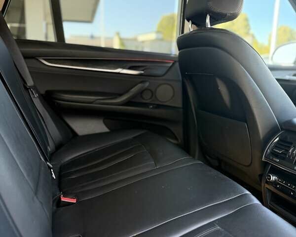 БМВ Х5 2014 в Днепре (Днепропетровске) на Automoto.ua Серый БМВ Х5, объемом двигателя 2.98 л и пробегом 143 тыс. км за 27200 $, фото 15 на Automoto.ua