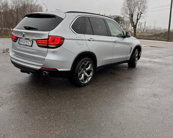 Серый БМВ Х5, объемом двигателя 3 л и пробегом 250 тыс. км за 25000 $, фото 3 на Automoto.ua