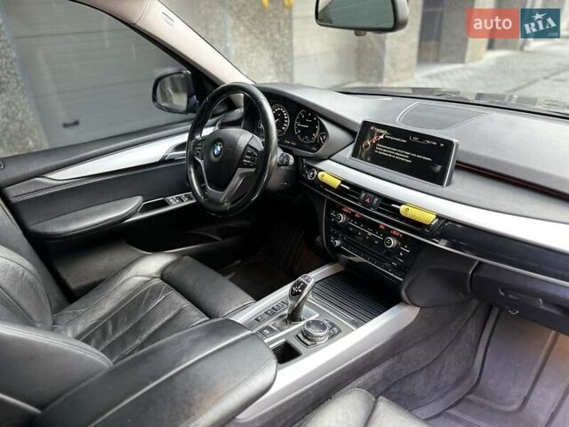 Серый БМВ Х5, объемом двигателя 2 л и пробегом 271 тыс. км за 21950 $, фото 12 на Automoto.ua