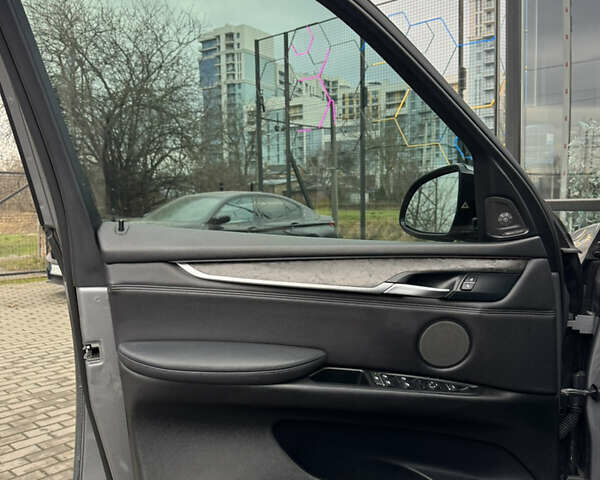 Серый БМВ Х5, объемом двигателя 3 л и пробегом 233 тыс. км за 26899 $, фото 8 на Automoto.ua