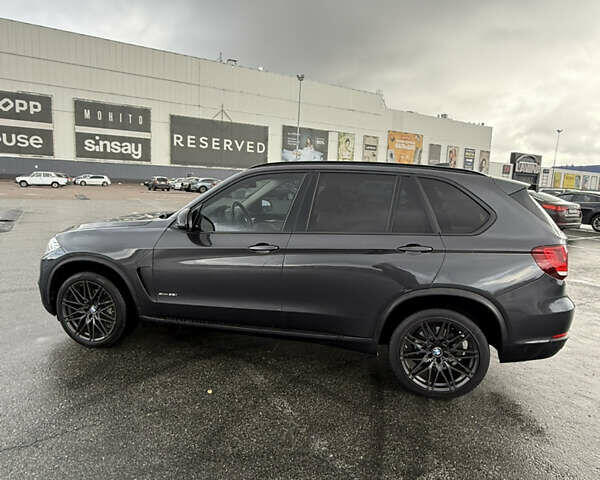 Серый БМВ Х5, объемом двигателя 2.98 л и пробегом 187 тыс. км за 25500 $, фото 1 на Automoto.ua