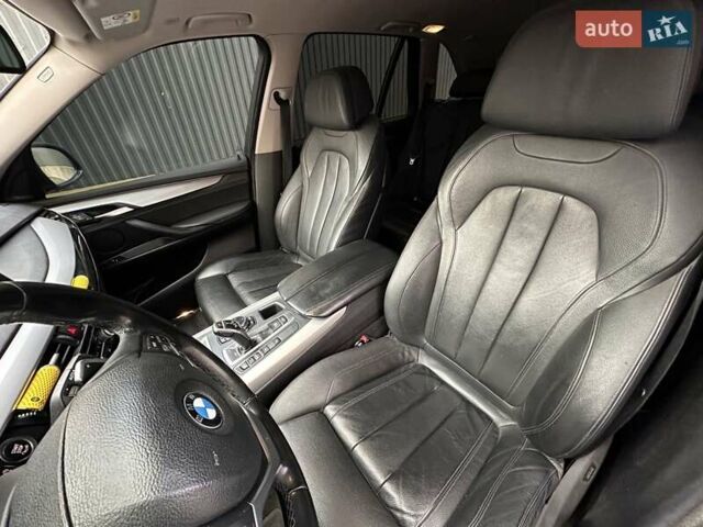 Серый БМВ Х5, объемом двигателя 2 л и пробегом 271 тыс. км за 21950 $, фото 17 на Automoto.ua