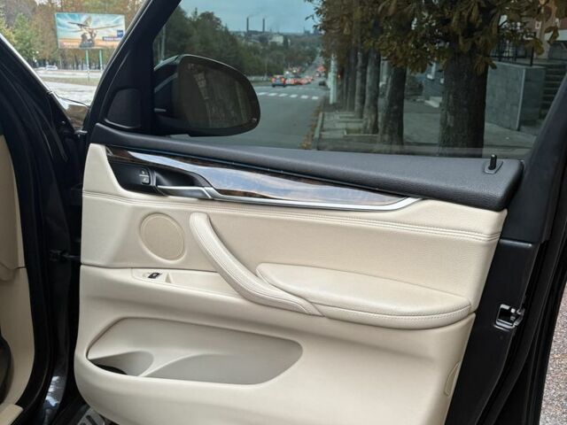 БМВ Х5 2014 в Днепре (Днепропетровске) на Automoto.ua Серый БМВ Х5, объемом двигателя 3 л и пробегом 240 тыс. км за 25000 $, фото 9 на Automoto.ua