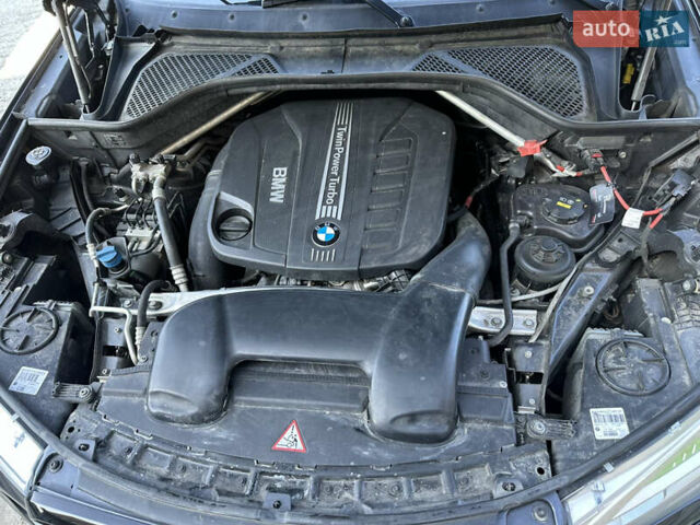 Сірий БМВ Х5, об'ємом двигуна 2.99 л та пробігом 300 тис. км за 25000 $, фото 4 на Automoto.ua