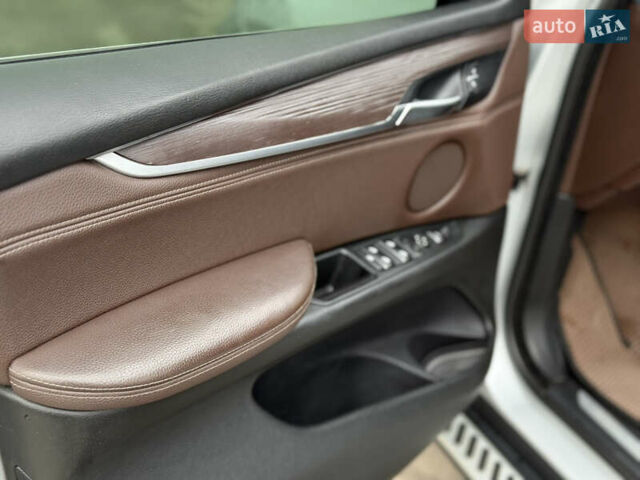 Серый БМВ Х5, объемом двигателя 3 л и пробегом 294 тыс. км за 22100 $, фото 32 на Automoto.ua