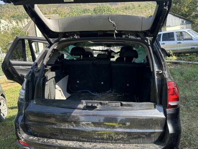 Серый БМВ Х5, объемом двигателя 3 л и пробегом 237 тыс. км за 100 $, фото 14 на Automoto.ua