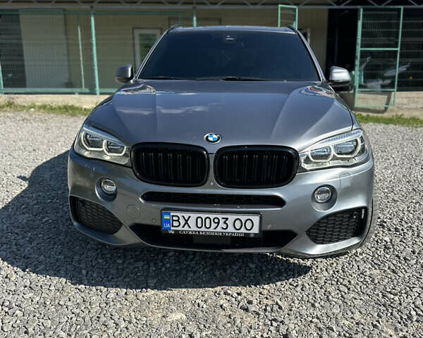 Серый БМВ Х5, объемом двигателя 3 л и пробегом 290 тыс. км за 29500 $, фото 1 на Automoto.ua