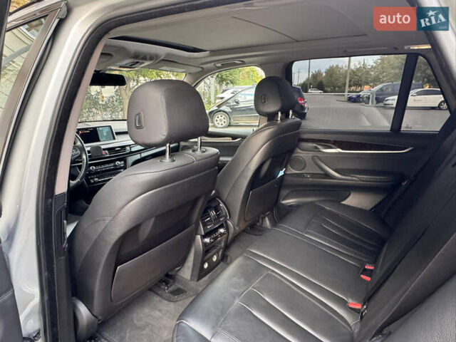 Серый БМВ Х5, объемом двигателя 3 л и пробегом 161 тыс. км за 21990 $, фото 66 на Automoto.ua
