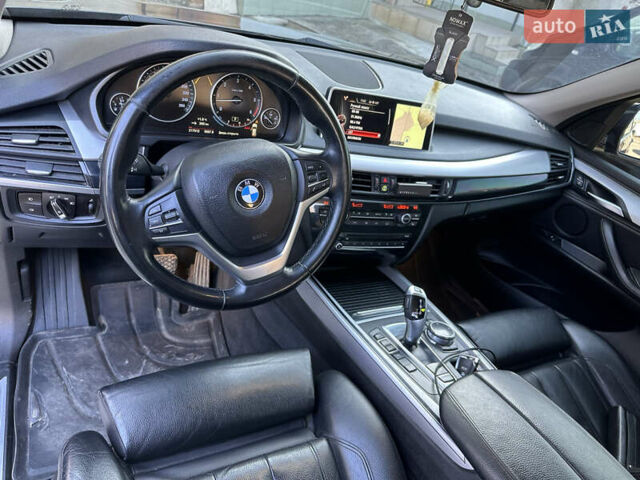 Сірий БМВ Х5, об'ємом двигуна 2.99 л та пробігом 300 тис. км за 25000 $, фото 3 на Automoto.ua