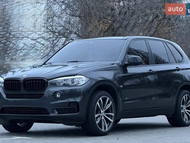 Серый БМВ Х5, объемом двигателя 2 л и пробегом 268 тыс. км за 21500 $, фото 1 на Automoto.ua