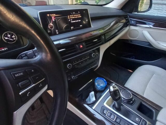 Серый БМВ Х5, объемом двигателя 3 л и пробегом 192 тыс. км за 23000 $, фото 3 на Automoto.ua