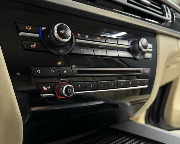 Серый БМВ Х5, объемом двигателя 2 л и пробегом 260 тыс. км за 23999 $, фото 25 на Automoto.ua