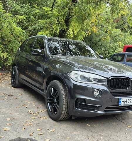 Серый БМВ Х5, объемом двигателя 3 л и пробегом 252 тыс. км за 21900 $, фото 18 на Automoto.ua