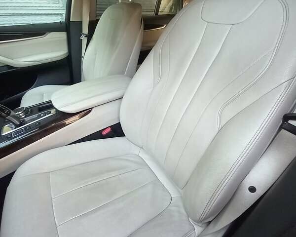 Серый БМВ Х5, объемом двигателя 3 л и пробегом 192 тыс. км за 23000 $, фото 1 на Automoto.ua