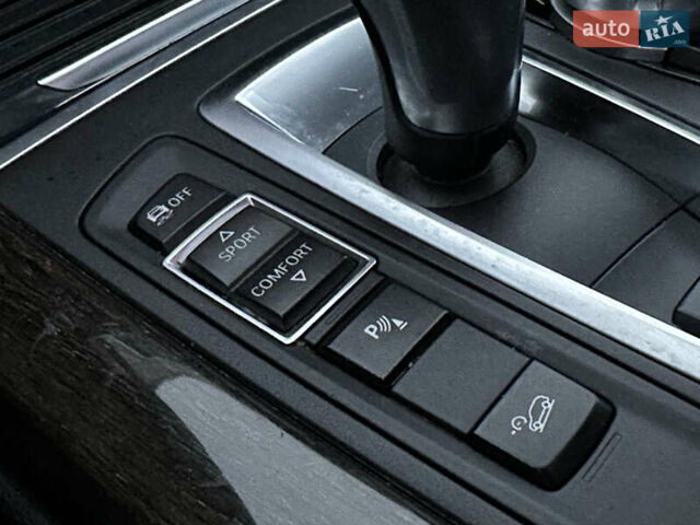 Серый БМВ Х5, объемом двигателя 3 л и пробегом 198 тыс. км за 25999 $, фото 65 на Automoto.ua