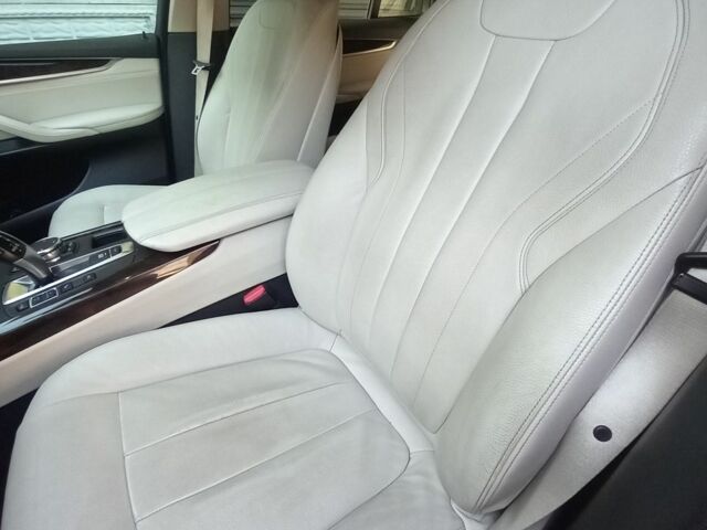 Серый БМВ Х5, объемом двигателя 3 л и пробегом 192 тыс. км за 23000 $, фото 2 на Automoto.ua