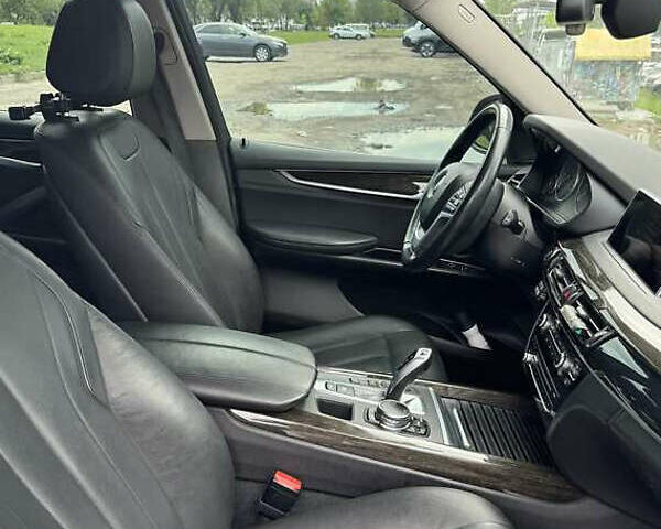 Сірий БМВ Х5, об'ємом двигуна 2 л та пробігом 150 тис. км за 23700 $, фото 9 на Automoto.ua