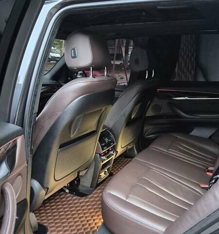 Серый БМВ Х5, объемом двигателя 3 л и пробегом 252 тыс. км за 21900 $, фото 10 на Automoto.ua