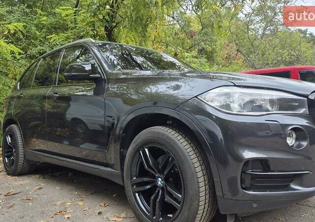 Серый БМВ Х5, объемом двигателя 3 л и пробегом 252 тыс. км за 21900 $, фото 2 на Automoto.ua