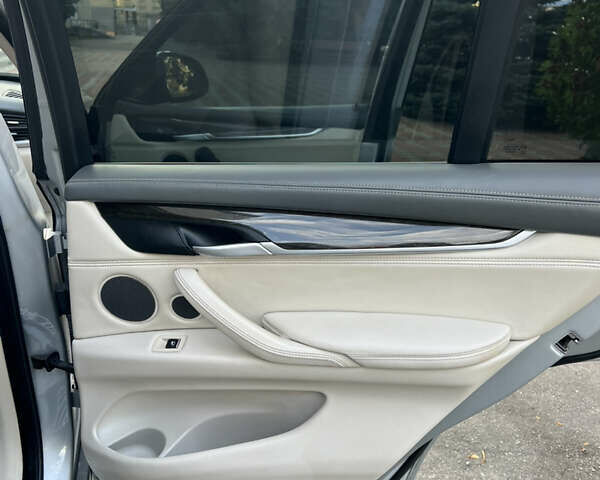 Серый БМВ Х5, объемом двигателя 2 л и пробегом 85 тыс. км за 29500 $, фото 16 на Automoto.ua