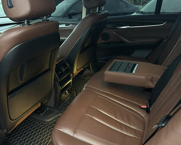 БМВ Х5 2015 в Чернигове на Automoto.ua Серый БМВ Х5, объемом двигателя 2 л и пробегом 167 тыс. км за 29500 $, фото 7 на Automoto.ua