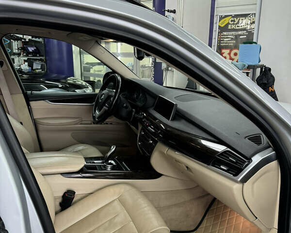 Сірий БМВ Х5, об'ємом двигуна 2.98 л та пробігом 162 тис. км за 24200 $, фото 20 на Automoto.ua