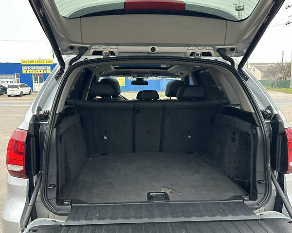 Сірий БМВ Х5, об'ємом двигуна 2.99 л та пробігом 260 тис. км за 31999 $, фото 18 на Automoto.ua