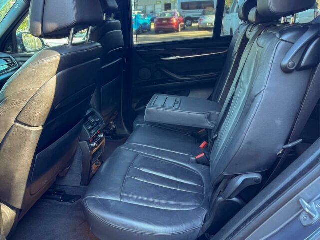 Серый БМВ Х5, объемом двигателя 3 л и пробегом 77 тыс. км за 8000 $, фото 10 на Automoto.ua