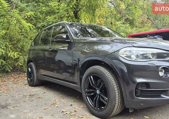 Серый БМВ Х5, объемом двигателя 3 л и пробегом 252 тыс. км за 21900 $, фото 1 на Automoto.ua