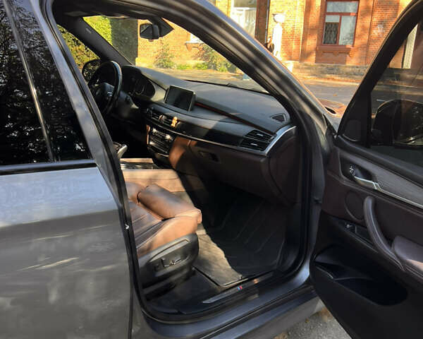 Сірий БМВ Х5, об'ємом двигуна 2.99 л та пробігом 314 тис. км за 28000 $, фото 106 на Automoto.ua