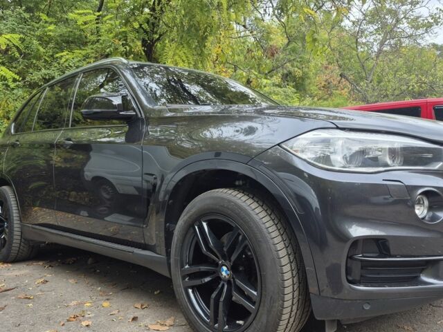 Серый БМВ Х5, объемом двигателя 3 л и пробегом 252 тыс. км за 21900 $, фото 3 на Automoto.ua