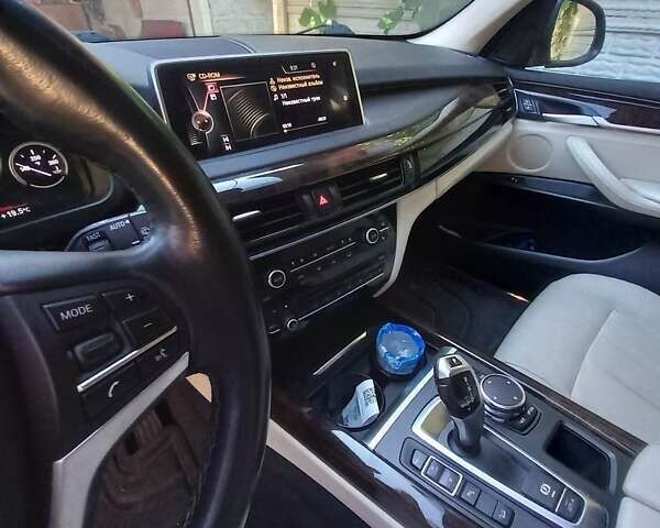 Серый БМВ Х5, объемом двигателя 3 л и пробегом 192 тыс. км за 23000 $, фото 2 на Automoto.ua