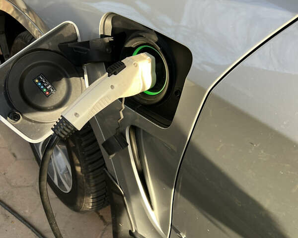 Серый БМВ Х5, объемом двигателя 2 л и пробегом 85 тыс. км за 29500 $, фото 2 на Automoto.ua