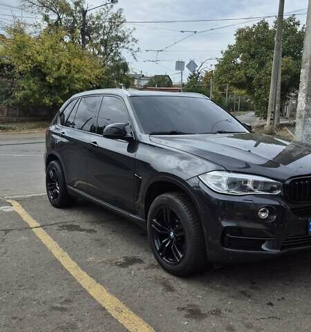 Серый БМВ Х5, объемом двигателя 3 л и пробегом 252 тыс. км за 21900 $, фото 5 на Automoto.ua