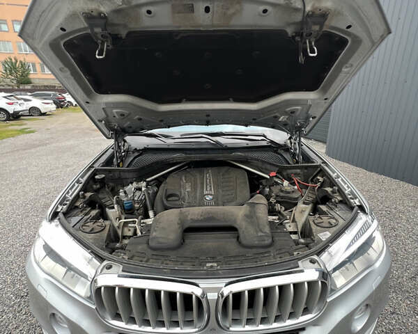 Серый БМВ Х5, объемом двигателя 2.99 л и пробегом 209 тыс. км за 31800 $, фото 2 на Automoto.ua