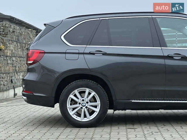 Серый БМВ Х5, объемом двигателя 3 л и пробегом 198 тыс. км за 25999 $, фото 31 на Automoto.ua
