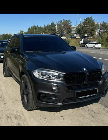 Серый БМВ Х5, объемом двигателя 2 л и пробегом 179 тыс. км за 25000 $, фото 3 на Automoto.ua