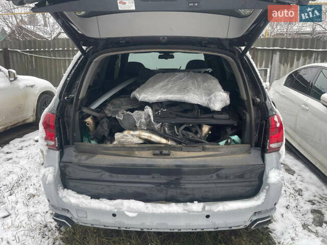 Серый БМВ Х5, объемом двигателя 4.4 л и пробегом 88 тыс. км за 19000 $, фото 4 на Automoto.ua