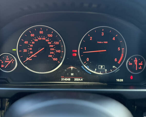 Сірий БМВ Х5, об'ємом двигуна 2.99 л та пробігом 314 тис. км за 28000 $, фото 26 на Automoto.ua
