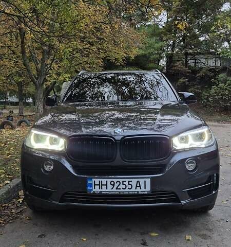Серый БМВ Х5, объемом двигателя 3 л и пробегом 252 тыс. км за 21900 $, фото 13 на Automoto.ua